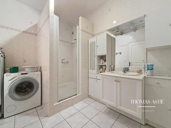 Appartement
         4 pièces
        - 96 m² 299 990 € *