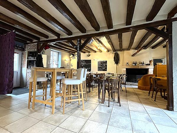 RESTAURANT AVEC POTENTIEL DE MAISON DE VILLE de 220 m²