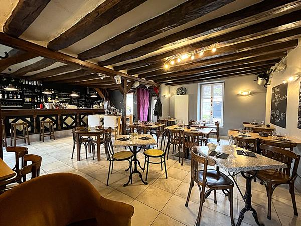 RESTAURANT AVEC POTENTIEL DE MAISON DE VILLE de 220 m²