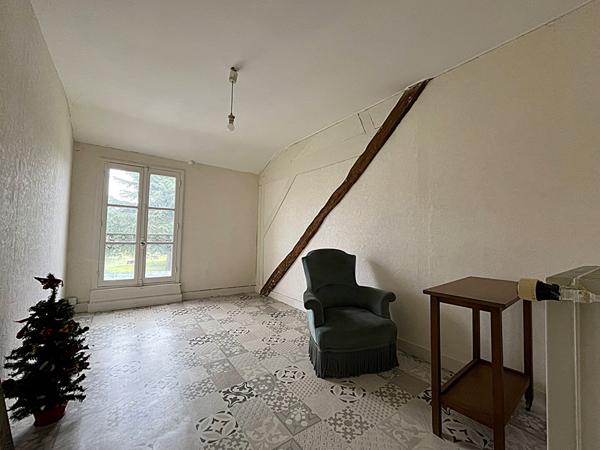 RESTAURANT AVEC POTENTIEL DE MAISON DE VILLE de 220 m²