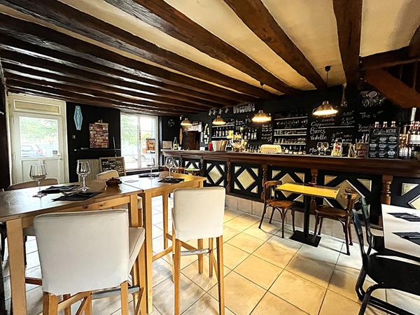 RESTAURANT AVEC POTENTIEL DE MAISON DE VILLE de 220 m²