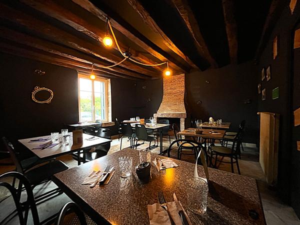 RESTAURANT AVEC POTENTIEL DE MAISON DE VILLE de 220 m²