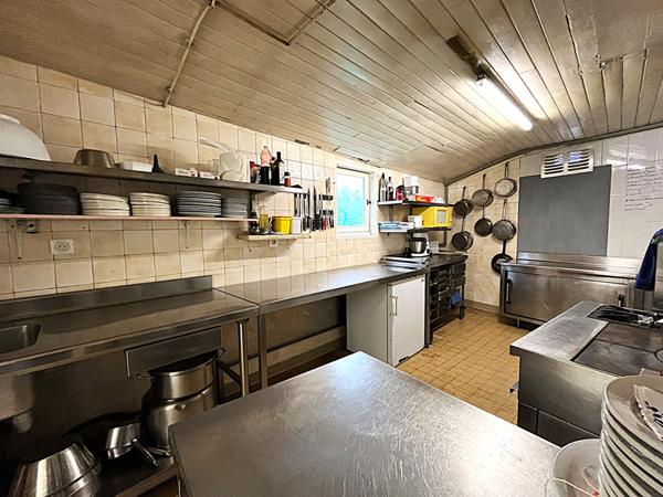 RESTAURANT AVEC POTENTIEL DE MAISON DE VILLE de 220 m²