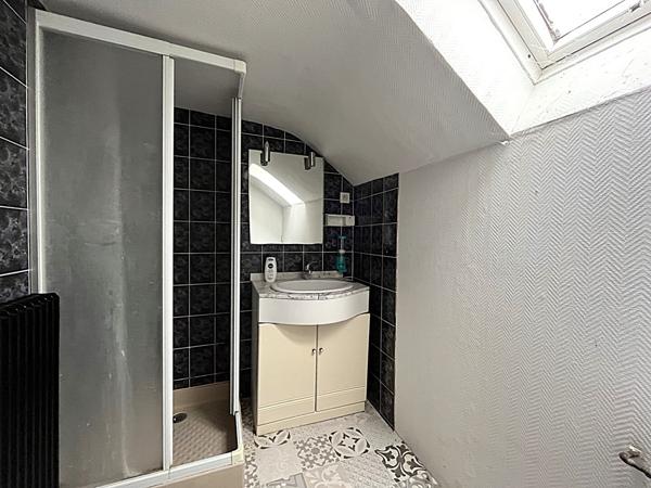 RESTAURANT AVEC POTENTIEL DE MAISON DE VILLE de 220 m²