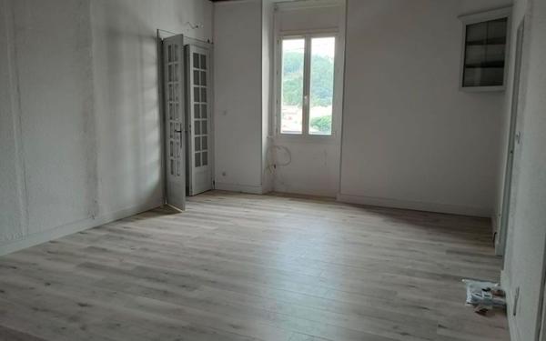 Appartement à louer    1 pièce •  Saint-Ambroix