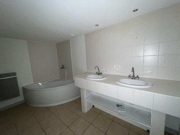 Maison à louer 650 € CC Romagne 5 p 127 m² DPE C