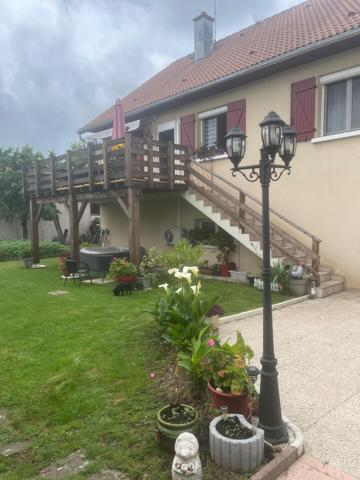 Pavillon sur sous-sol situé au calme centre-ville