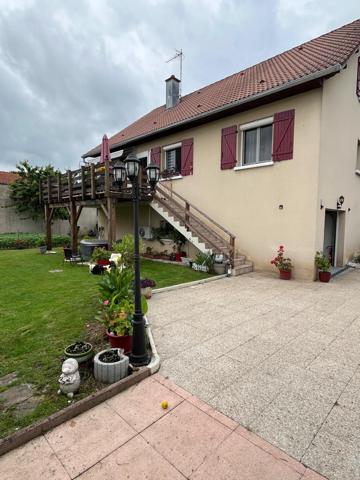 Pavillon sur sous-sol situé au calme centre-ville