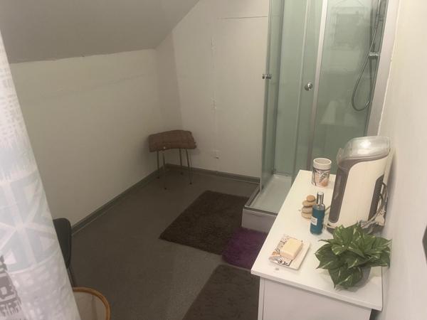 Pavillon sur sous-sol situé au calme centre-ville