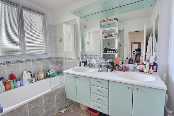 Asnieres Sur Seine : appartement T4 (86,13 m² Carrez) + terrasse