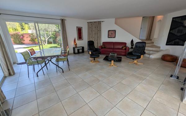 Maison à vendre    5 pièces • 181 m2 Six-Fours-les-Plages