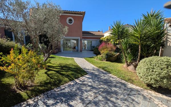 Maison à vendre    5 pièces • 181 m2 Six-Fours-les-Plages
