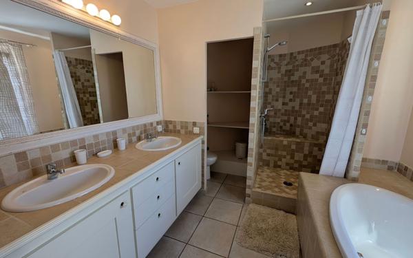 Maison à vendre    5 pièces • 181 m2 Six-Fours-les-Plages