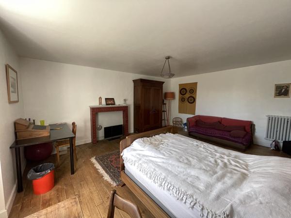 À vendre – Maison en pierre avec grange, jardin et garage-Chaunay 86