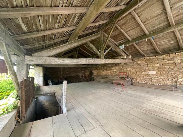 À vendre – Maison en pierre avec grange, jardin et garage-Chaunay 86