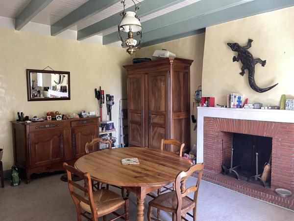 À vendre – Maison en pierre avec grange, jardin et garage-Chaunay 86