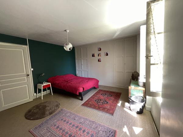 À vendre – Maison en pierre avec grange, jardin et garage-Chaunay 86