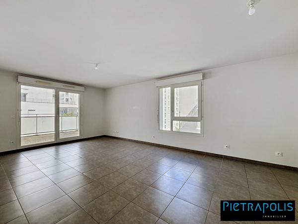 T3 de 70 m² - VAULX-EN-VELIN LA SOIE - BALCON - GARAGE