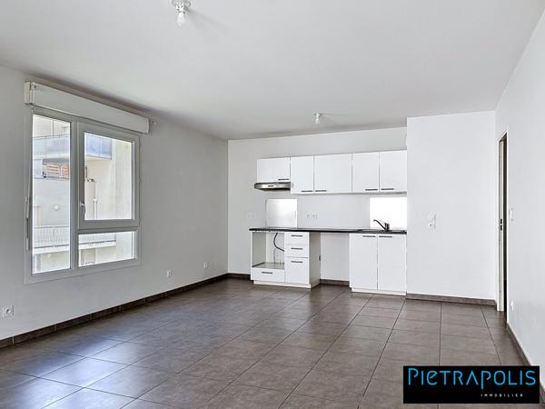 T3 de 70 m² - VAULX-EN-VELIN LA SOIE - BALCON - GARAGE