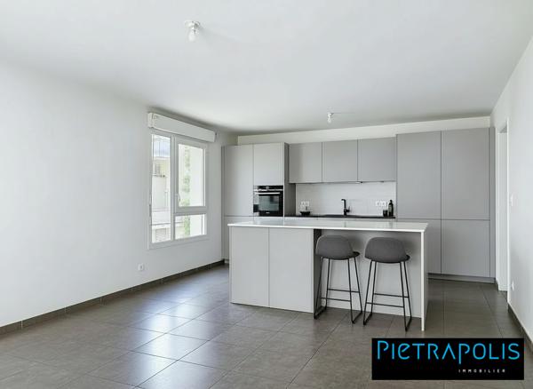 T3 de 70 m² - VAULX-EN-VELIN LA SOIE - BALCON - GARAGE