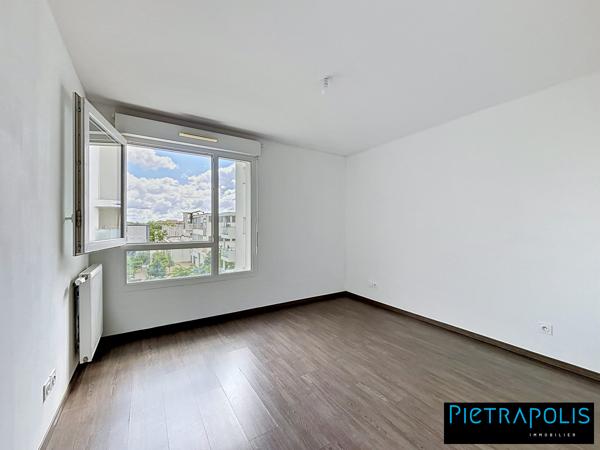 T3 de 70 m² - VAULX-EN-VELIN LA SOIE - BALCON - GARAGE