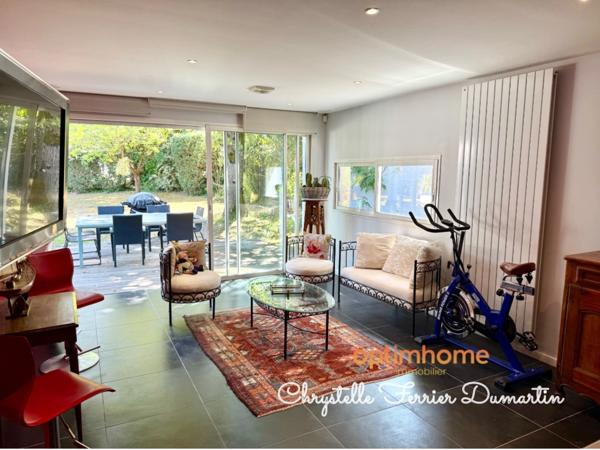 Maison de 206 m2 - 4 chambres - 1 studio indépendant - Piscine - CARBON BLANC