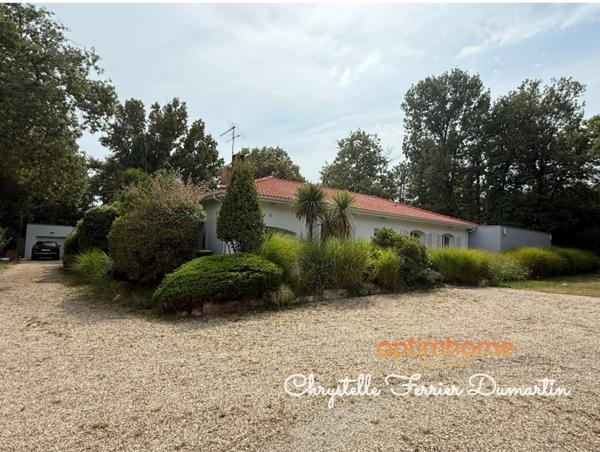 Maison de 206 m2 - 4 chambres - 1 studio indépendant - Piscine - CARBON BLANC