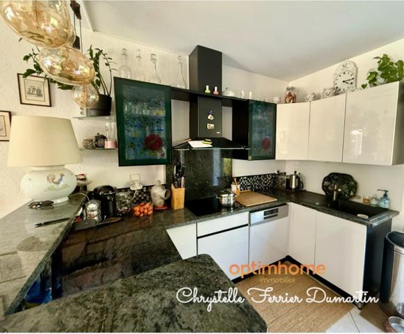 Maison de 206 m2 - 4 chambres - 1 studio indépendant - Piscine - CARBON BLANC