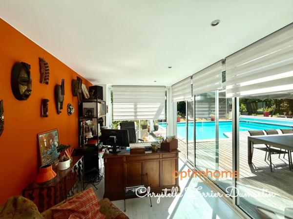 Maison de 206 m2 - 4 chambres - 1 studio indépendant - Piscine - CARBON BLANC