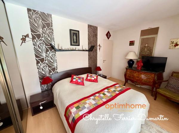 Maison de 206 m2 - 4 chambres - 1 studio indépendant - Piscine - CARBON BLANC