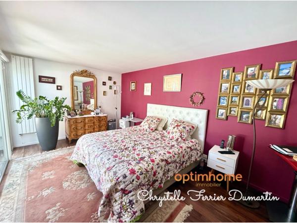 Maison de 206 m2 - 4 chambres - 1 studio indépendant - Piscine - CARBON BLANC