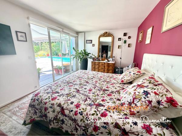 Maison de 206 m2 - 4 chambres - 1 studio indépendant - Piscine - CARBON BLANC