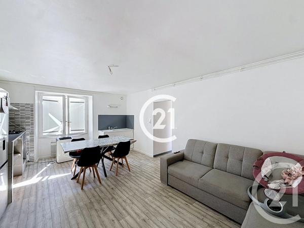 Immeuble à vendre  140 m 2   JARNAC  - 16