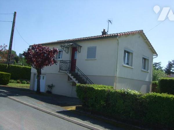 POUZAUGES, MAISON D'HABITATION SUR SOUS-SOL.