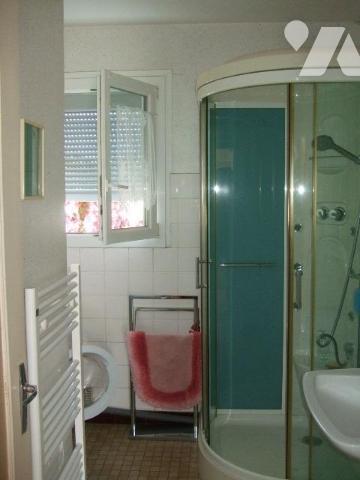 POUZAUGES, MAISON D'HABITATION SUR SOUS-SOL.