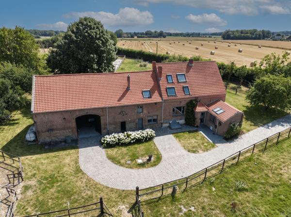 Maison
         8 pièces
        - 229 m² Bien prestige 890 000 €*