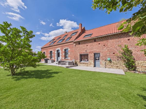 Maison
         8 pièces
        - 229 m² Bien prestige 890 000 €*