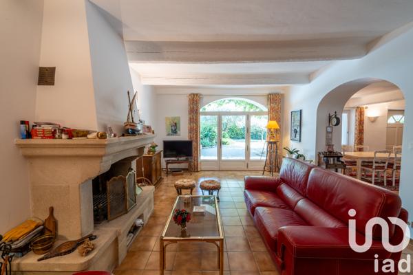 Maison à vendre 10 pièces 289 m² Saint-Saturnin-lès-Avignon