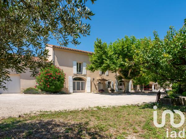Maison à vendre 10 pièces 289 m² Saint-Saturnin-lès-Avignon