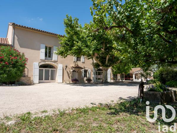 Maison à vendre 10 pièces 289 m² Saint-Saturnin-lès-Avignon