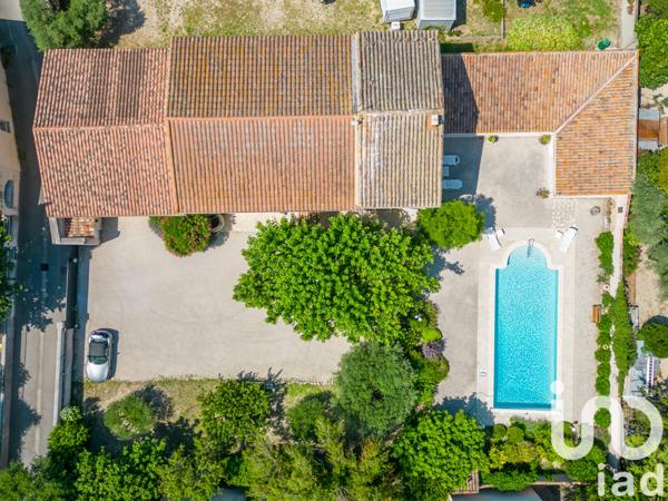 Maison à vendre 10 pièces 289 m² Saint-Saturnin-lès-Avignon