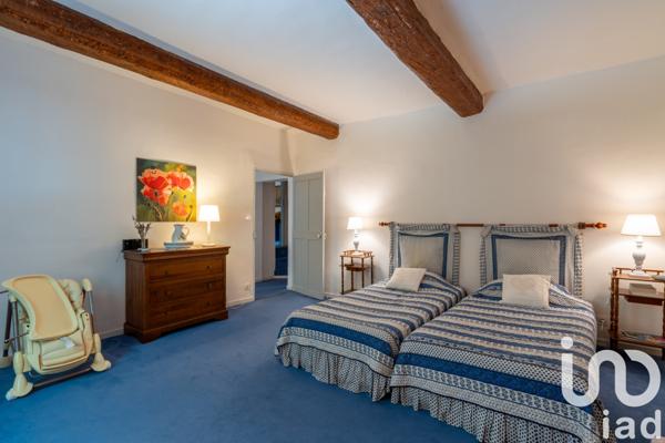Maison à vendre 10 pièces 289 m² Saint-Saturnin-lès-Avignon