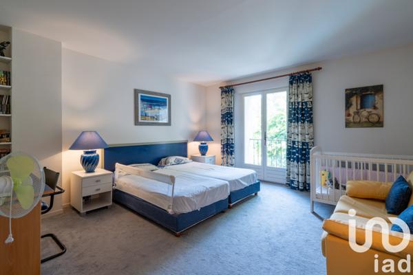 Maison à vendre 10 pièces 289 m² Saint-Saturnin-lès-Avignon