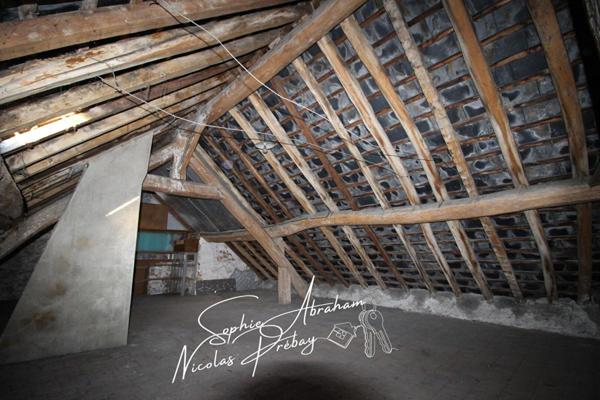 Maison avec jardin. Centre ville, proche des commerces, écoles et gare SNCF