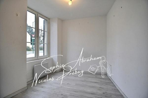 Maison avec jardin. Centre ville, proche des commerces, écoles et gare SNCF