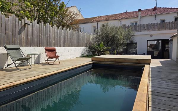Immeuble à vendre    6 pièces •  La Rochelle