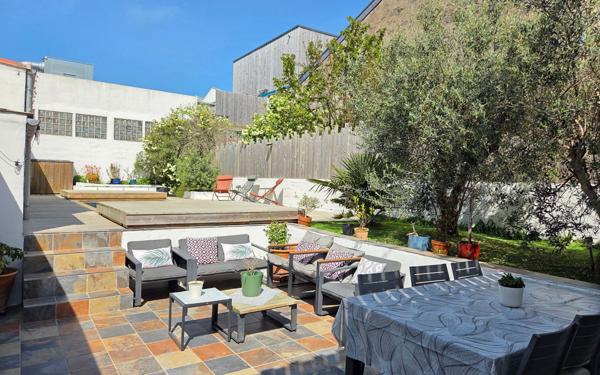 Immeuble à vendre    6 pièces •  La Rochelle