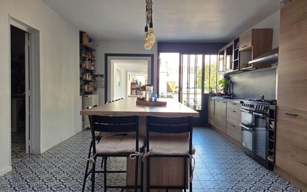 Immeuble à vendre    6 pièces •  La Rochelle