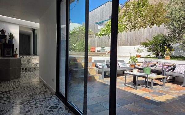Immeuble à vendre    6 pièces •  La Rochelle