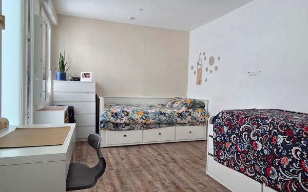 Immeuble à vendre    6 pièces •  La Rochelle